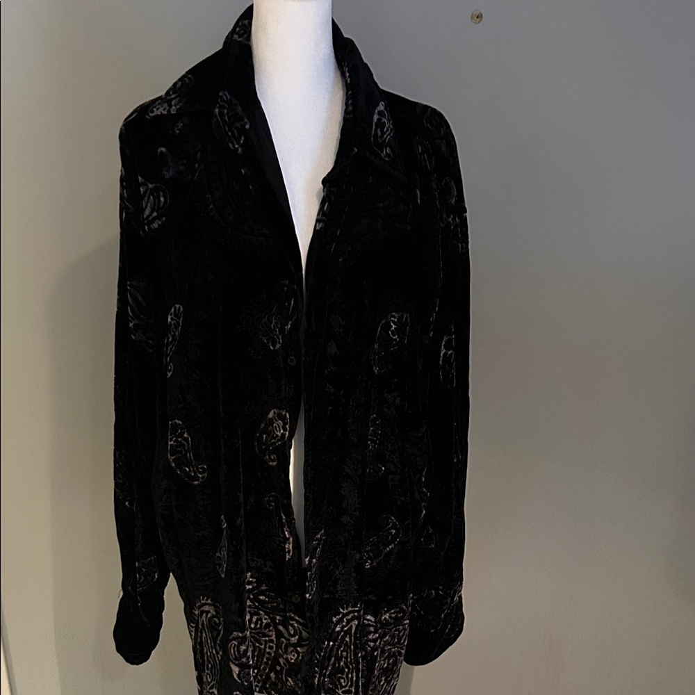 Chic Black Patterned Blouse